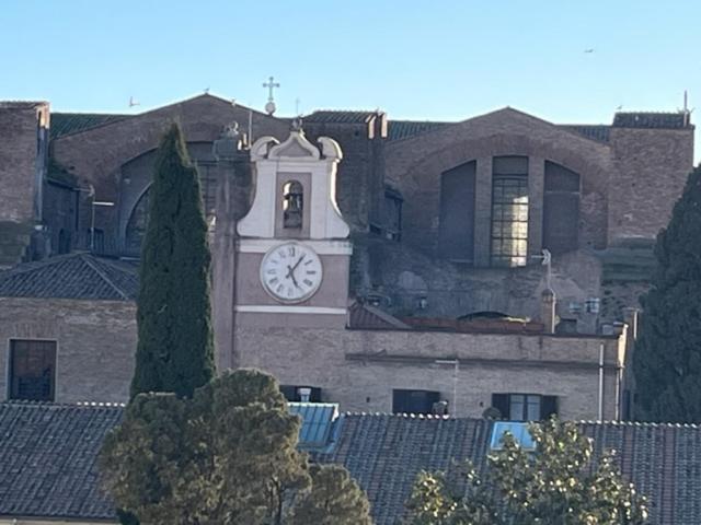 Camera X2 Con Magnifica Vista Sul Chiostro Di Michelangelo E Le Terme Di Diocleziano Rome Luaran gambar