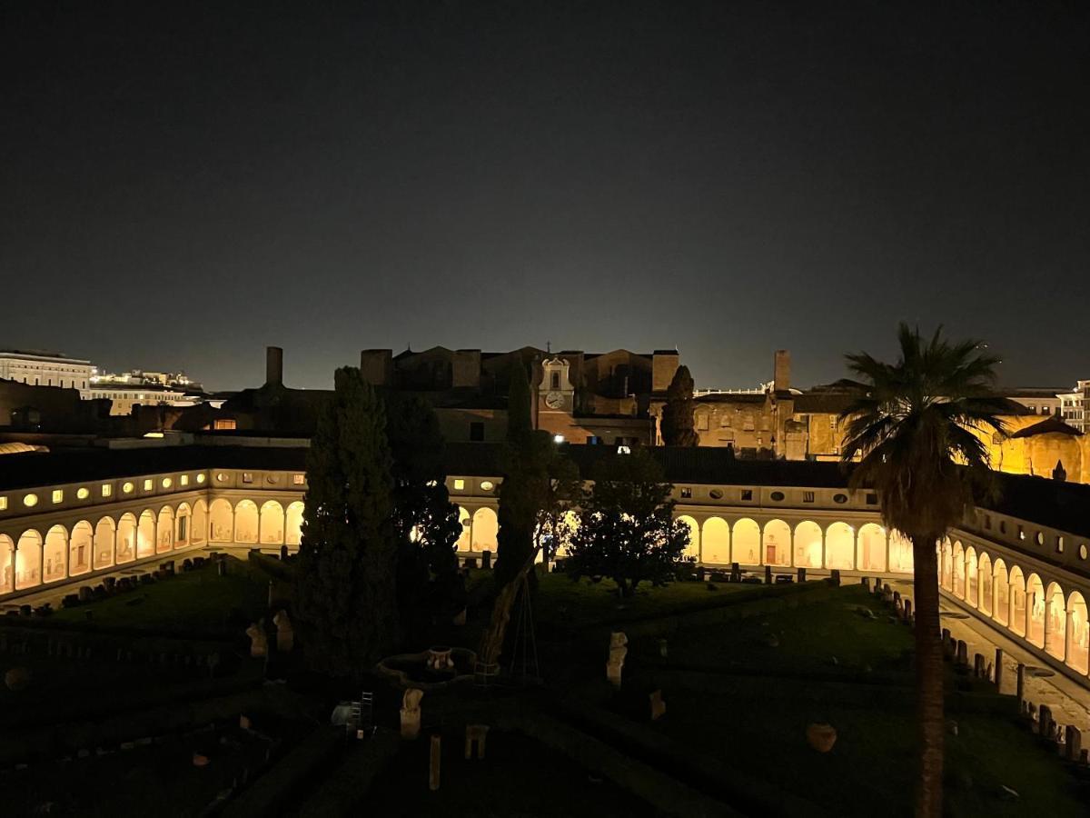Camera X2 Con Magnifica Vista Sul Chiostro Di Michelangelo E Le Terme Di Diocleziano Rome Luaran gambar