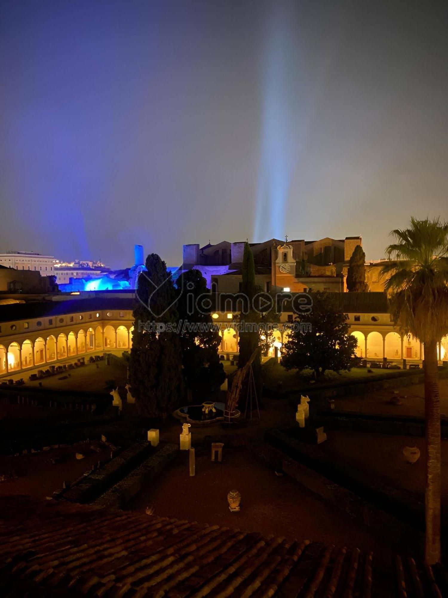 Camera X2 Con Magnifica Vista Sul Chiostro Di Michelangelo E Le Terme Di Diocleziano Rome Luaran gambar
